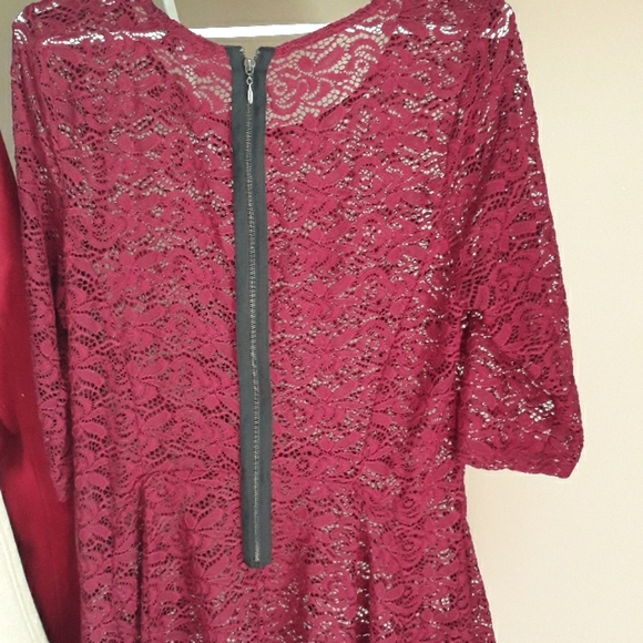 Burgundy overdress - Picture 2 of 3